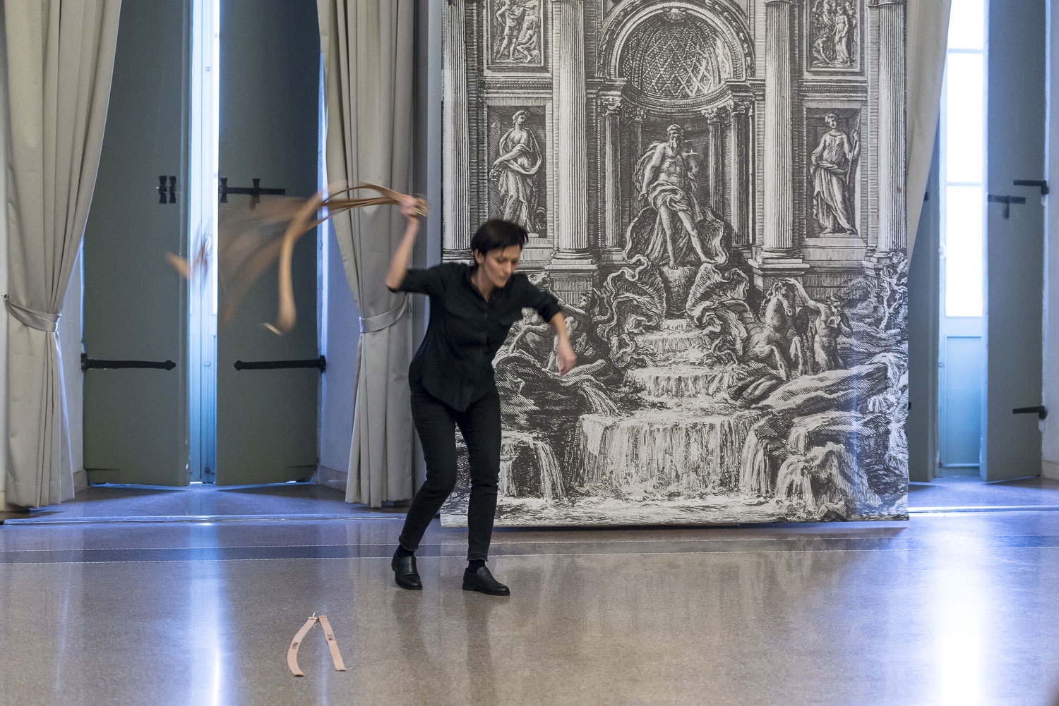 Frust|r|azione, Performance Installazione con: 22 cinture di cuoio, 2018 Istituto Centrale per la Grafica di Roma